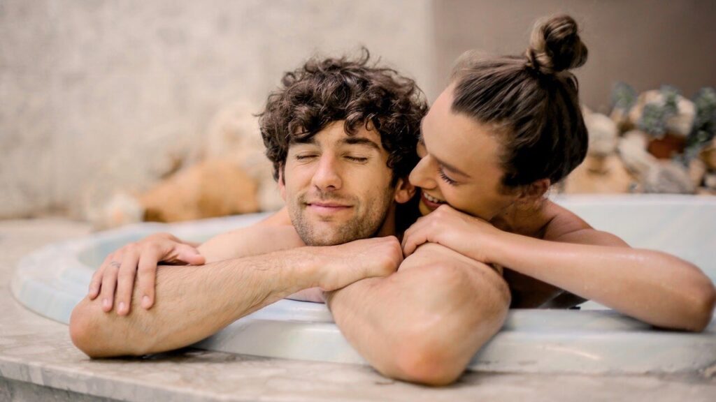 married-couple-relaxing-in-the-bath