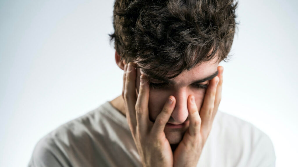 ヒゲ脱毛が痛い男性